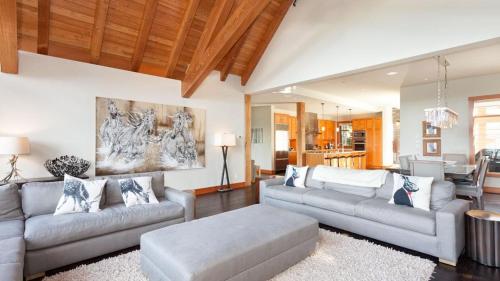 Kadenwood 2939 | Luxury Ski Chalet w/ Hot Tub, Media Room, Steam Room, Stunning Views in Whistler, Canada