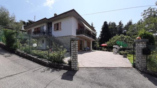 Appartement in San Zeno Di Montagna mit Terrasse und Garten und Seeblick