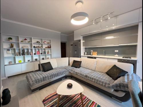 Tirana Gallery Apartment - City Center View, Tirana