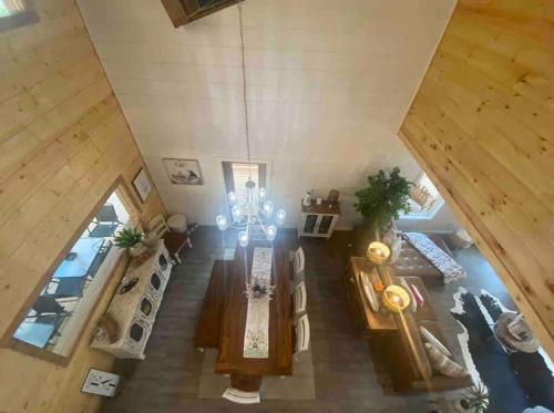 The Grand Tennessean Cabin- Four Bedroom Luxury Cabin in the Mountains