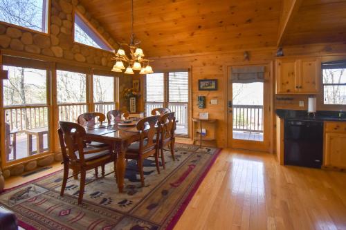 Cashes Mountain View in Cherry Log, USA