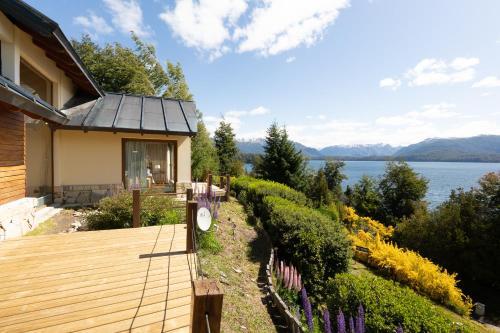 발코니/테라스, RentUp - Casa con vista panorámica al lago Nahuel Huapi (RentUp - Casa con vista panoramica al lago Nahuel Huapi) in 비야 라 앙고스투라