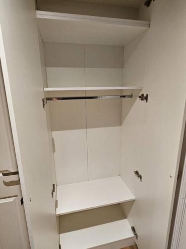 Entire en-suite room in Windsor home with free parking, Windsor (foto 5)