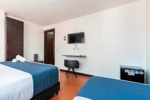 Deluxe Twin Room image 7