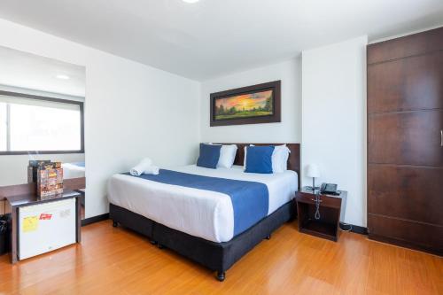Deluxe Double Room image 6