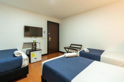 Deluxe Triple Room image 6