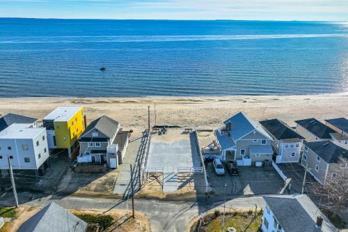 Charming Old Lyme Cottage, Steps to Private Beach! in Old Lyme, USA