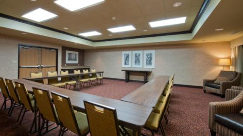 Russell Inn & Suites – Starkville, MS