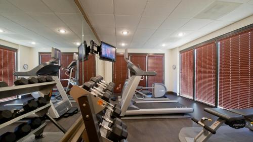 Russell Inn & Suites – Starkville, MS
