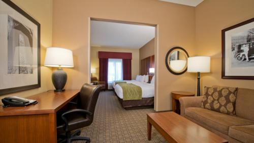 Russell Inn & Suites – Starkville, MS