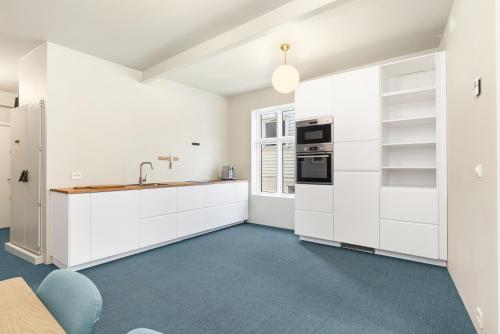 Central Guest House - Bedroom with private Bathroom 5