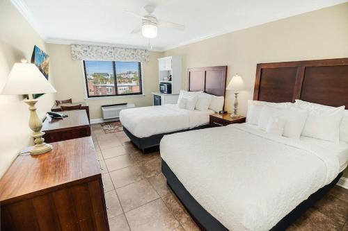 Comfortable Resort View Lodge Room 3rd Floor in Pawleys Island, USA