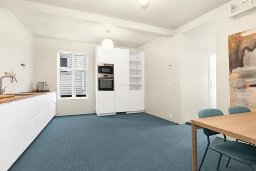 Central Guest House - Bedroom with private Bathroom 4
