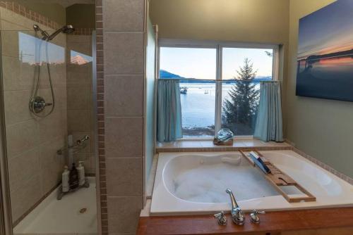 Juneau Oceanfront Home Overlooking Auke Bay