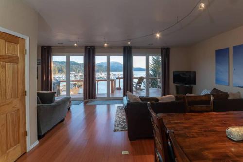 Juneau Oceanfront Home Overlooking Auke Bay