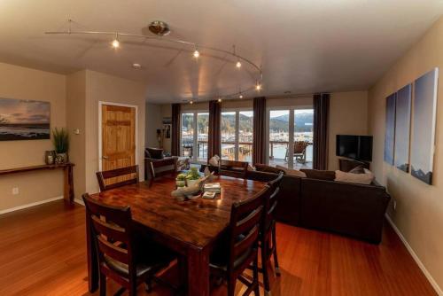 Juneau Oceanfront Home Overlooking Auke Bay