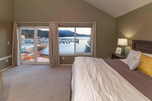 Juneau Oceanfront Home Overlooking Auke Bay