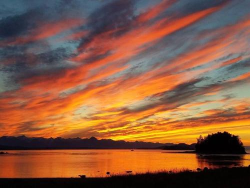 Juneau Oceanfront Home Overlooking Auke Bay