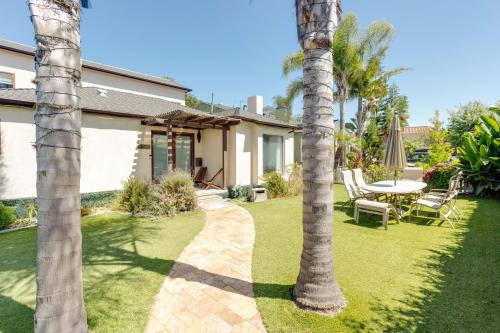 Fabulous for families & business 5/3 + 1/1 studio in Los Angeles, USA