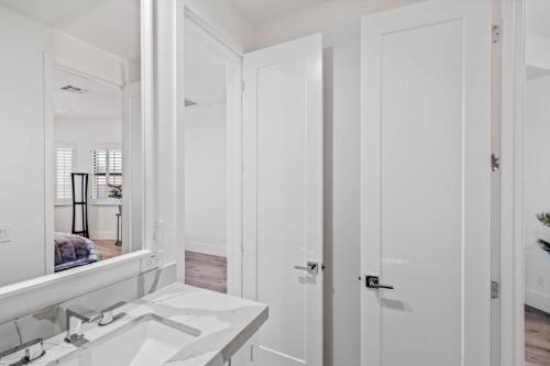 Three-Bedroom House image 10