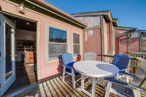 Chic Greek Peak Ski Resort Townhome w/ Balconies! in Virgil (NY)