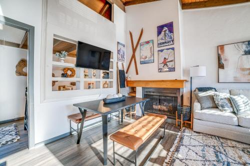 Chic Greek Peak Ski Resort Townhome w/ Balconies! in Virgil (NY)