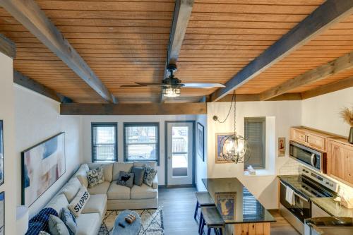Chic Greek Peak Ski Resort Townhome w/ Balconies! in Virgil (NY)