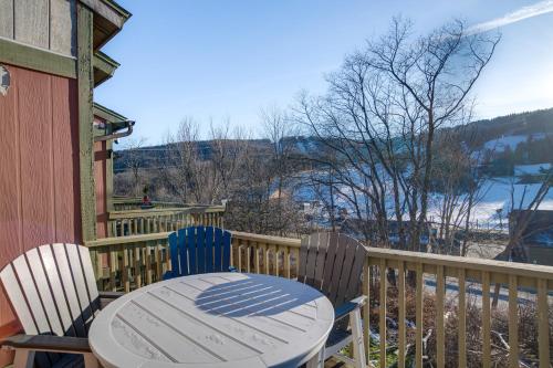 Chic Greek Peak Ski Resort Townhome w/ Balconies! in Virgil (NY)