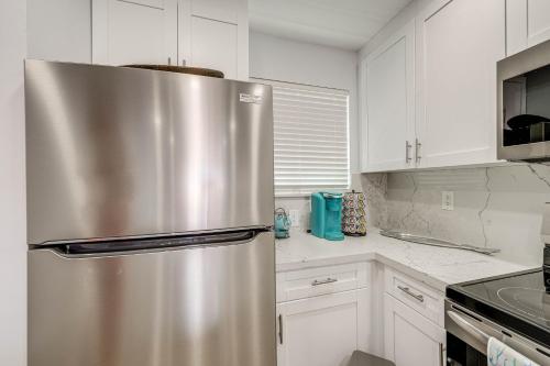Laptop-Friendly Key Largo Condo with Pool View! in Key Largo, USA