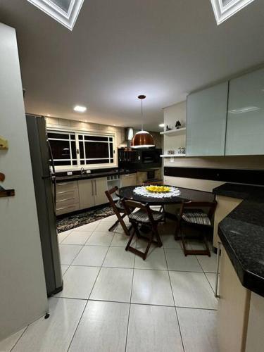 apartamento em bairro nobre suíte com ar condicionado e banheira com hidromassagem (apartamento em bairro nobre suite com ar condicionado e banheira com hidromassagem) in Borgo