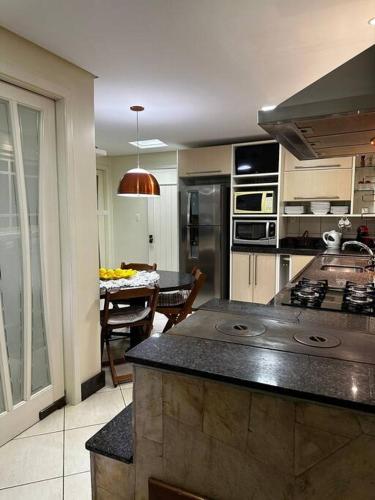 apartamento em bairro nobre suíte com ar condicionado e banheira com hidromassagem (apartamento em bairro nobre suite com ar condicionado e banheira com hidromassagem) in Borgo
