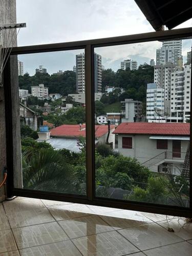 apartamento em bairro nobre suíte com ar condicionado e banheira com hidromassagem (apartamento em bairro nobre suite com ar condicionado e banheira com hidromassagem) in Borgo