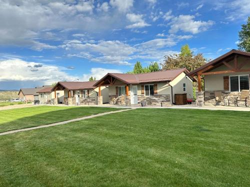 ทัศนียภาพภายนอกโรงแรม, Steppingstone Inn and Cottages at Bryce Canyon in ทรอปิค