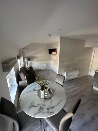 Westland Suites - Stylish, Modern, Elegant, Central Apartments