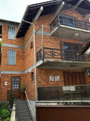 apartamento em bairro nobre suíte com ar condicionado e banheira com hidromassagem (apartamento em bairro nobre suite com ar condicionado e banheira com hidromassagem) in Borgo