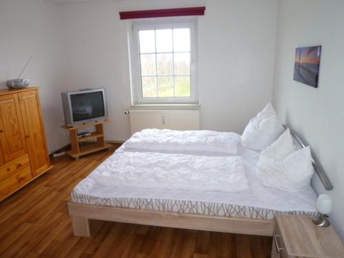 2 bedrooms, 3 beds