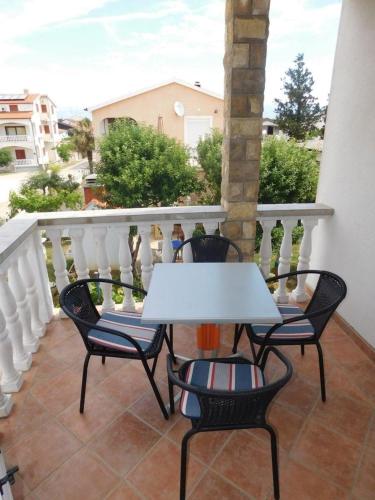 Appartement in Privlaka mit Terrasse - Location saisonnière - Privlaka