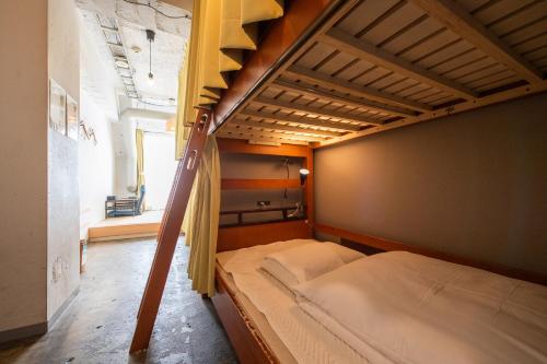 4 bunk beds, 1 futon bed