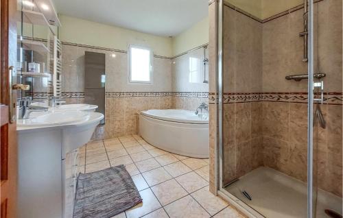 Bathroom, Stunning Home In St Paer With Wifi in Henouville