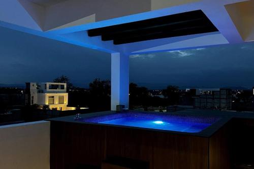 Casa Lúa Tequesquitengo. Alberca, jacuzzi y roof in Tequesquitengo, Mexico