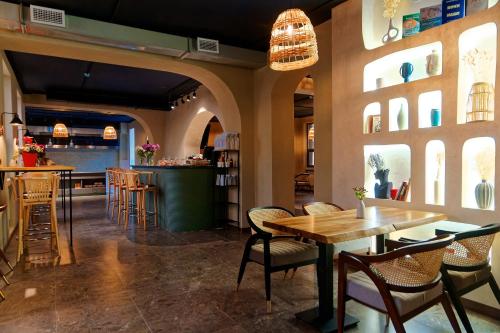 Restaurant, Aston Hotel in Aktau