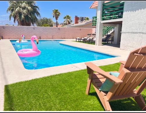 Desert Getaway by Palm Springs! W/Pool & Hot Tub in Desert Hot Springs, USA