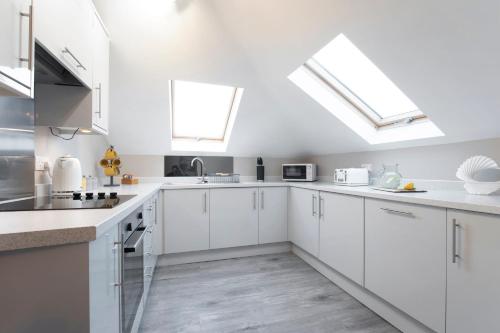 Elliot Oliver - Modern 2 Bedroom Town Centre Apartment 3