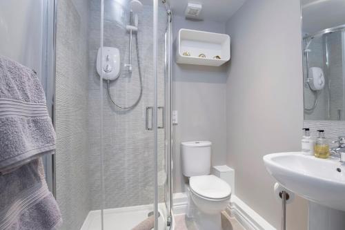 Elliot Oliver - Modern 2 Bedroom Town Centre Apartment 5