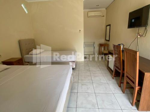 1 double bed, 1 twin bed