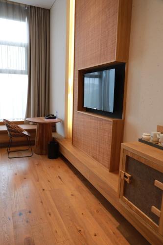 Manli Hotel Shanghai Pudong Airport Branch -Provide free shuttle buses to Pudong Airport and Disneyland