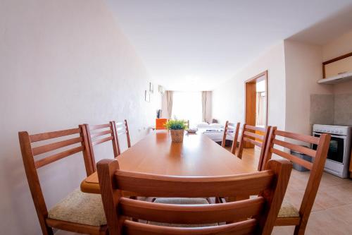 One-Bedroom Apartment with Balcony (2 Adults + 2 Children) image 3