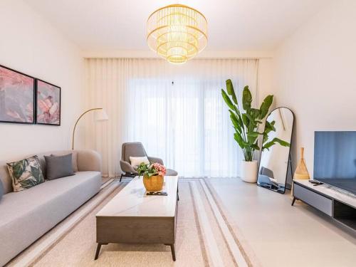 Coastal Charm Casita : 1BR Creek Beach Elegance, Dubai (photo 3)
