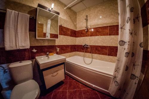 One-Bedroom Apartment with Balcony (2 Adults + 2 Children) image 1