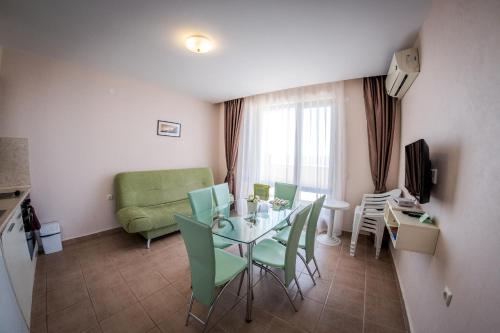 Two-Bedroom Apartment with Balcony (4 Adults + 2 Children) image 6